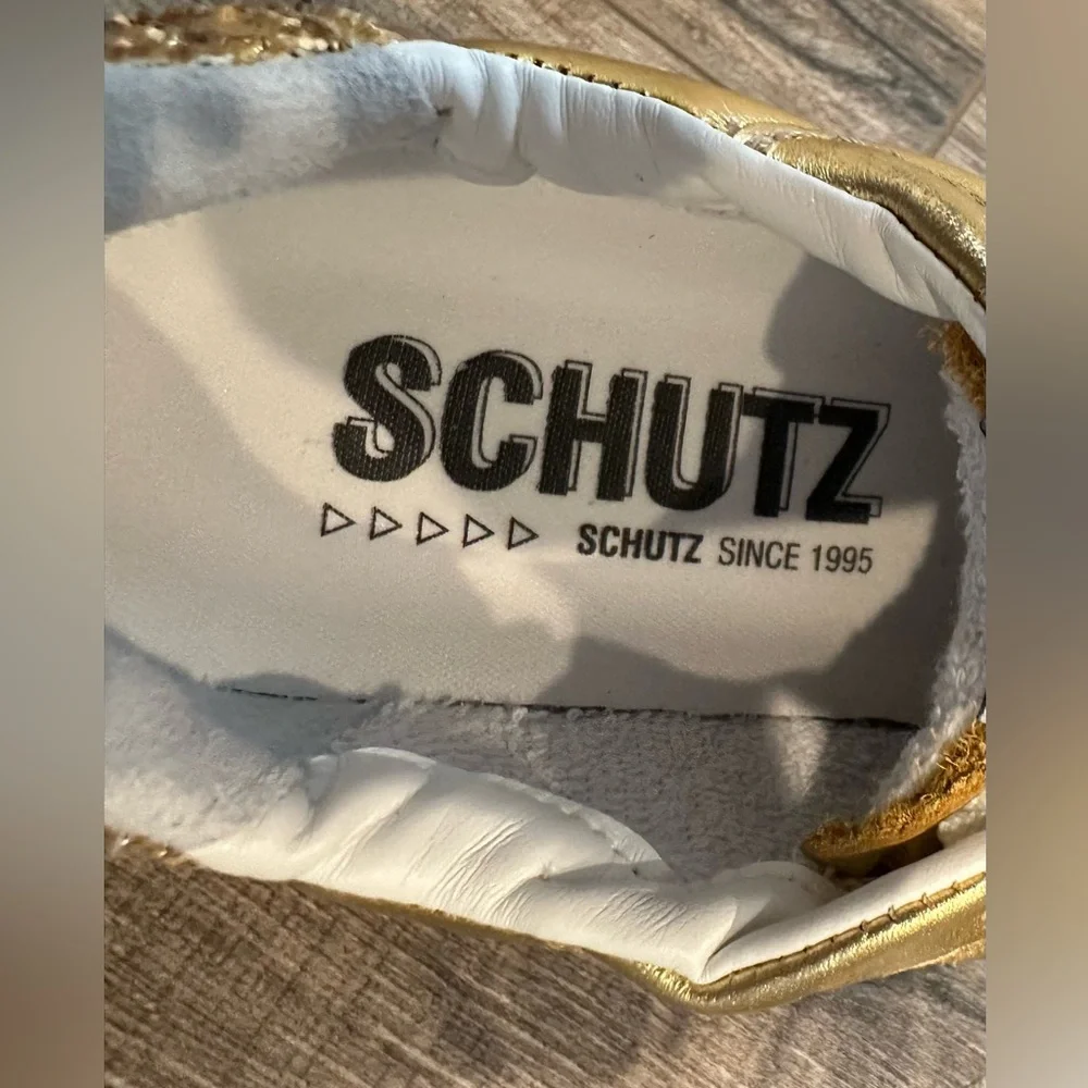 SCHUTZ ST-BOLD LEATHER SNEAKER in GOLD